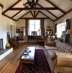 10 Innovative Ways to Add a Focal Point to Your Living Room Without a Fireplace
