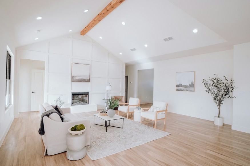 5 Colors You Should Never Pair with White According to Interior Design Experts