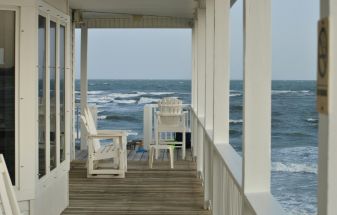 Nautical-Inspired Interior Design Tips for Coastal Living in the Summer
