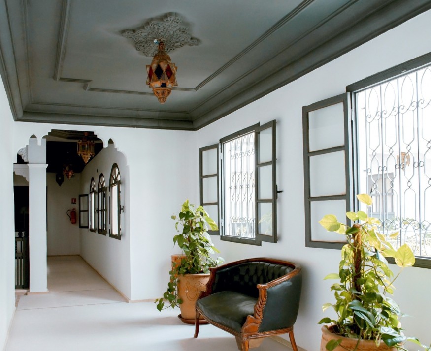Top 5 Ceiling Paint Colors for a Stylish Interior Transformation